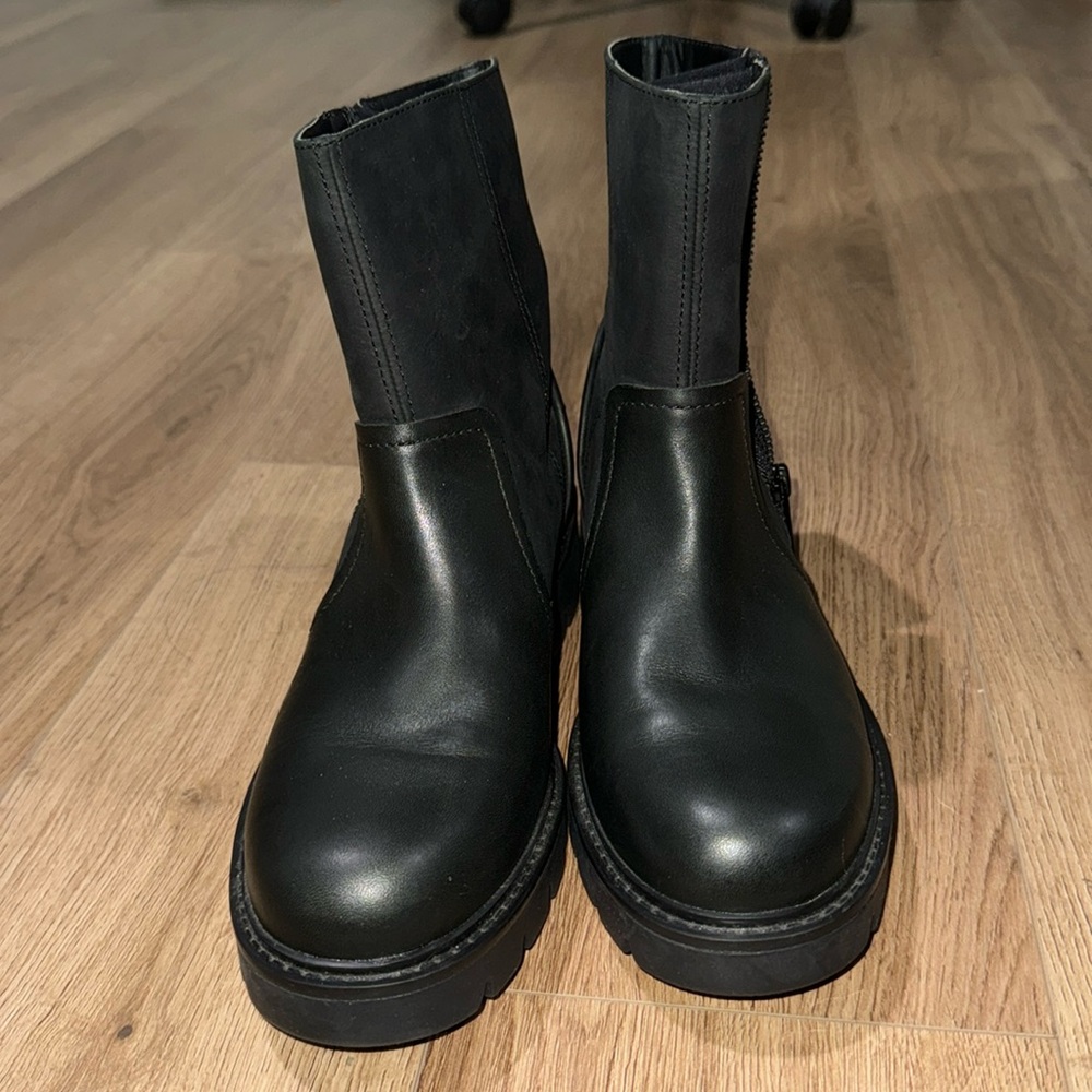 Size 8 - Brand New - Ugg Polk Leather Boots